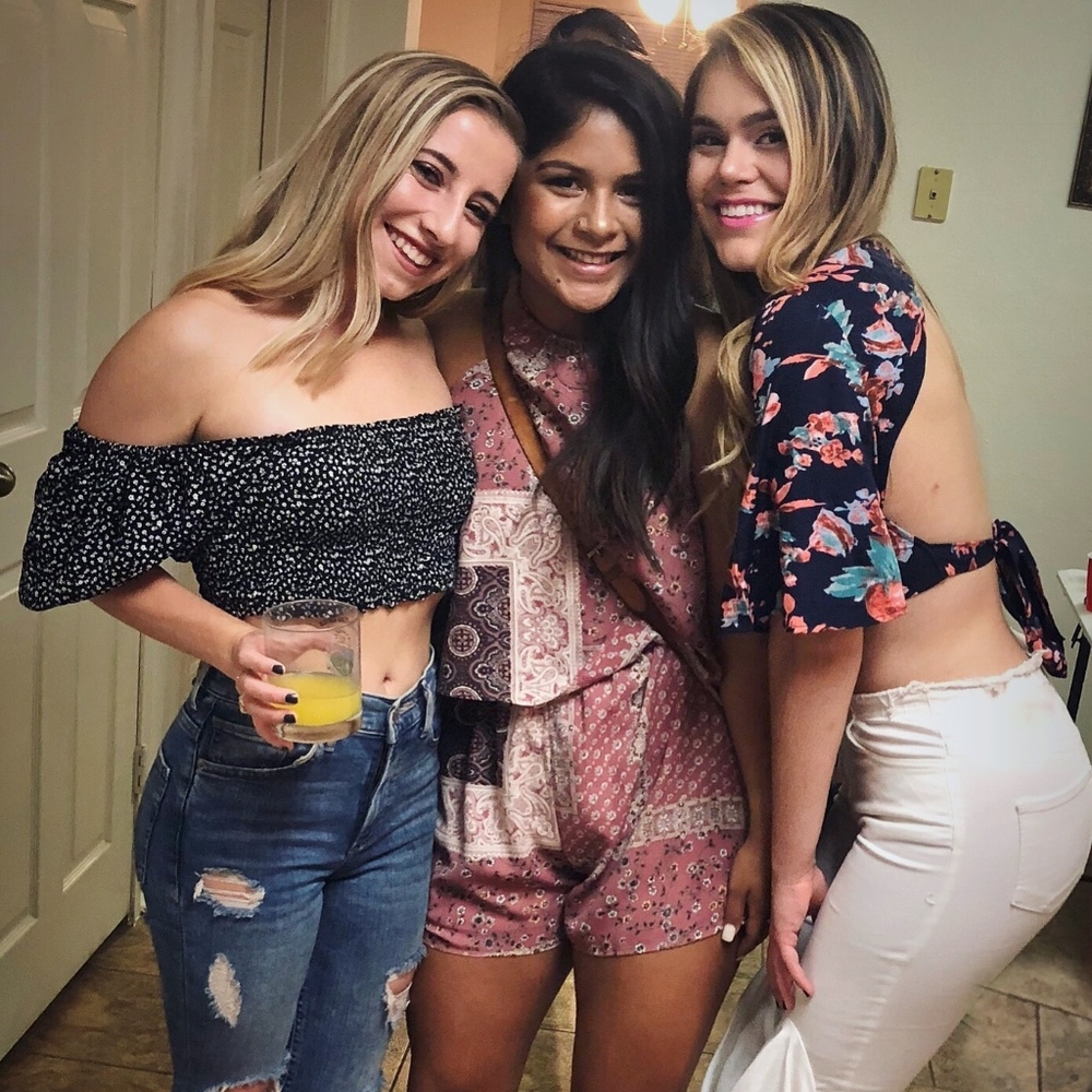 Meet your Posher, Adilen